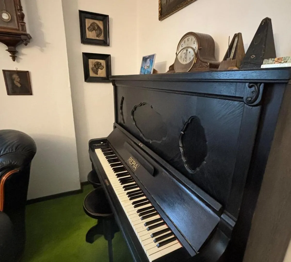 Antique Charm 2 Bedroom Prague 0*,