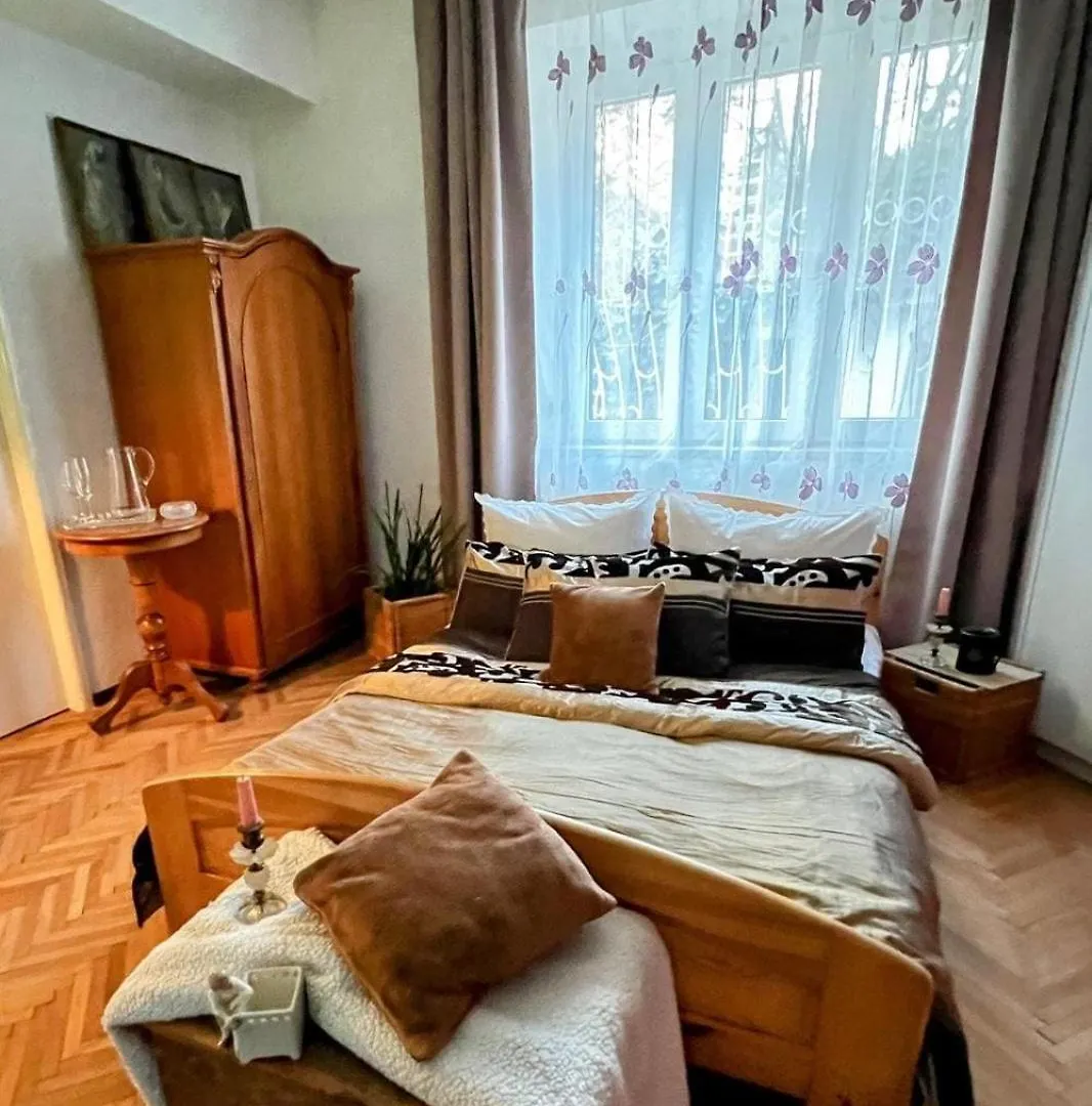 Antique Charm 2 Bedroom Prague